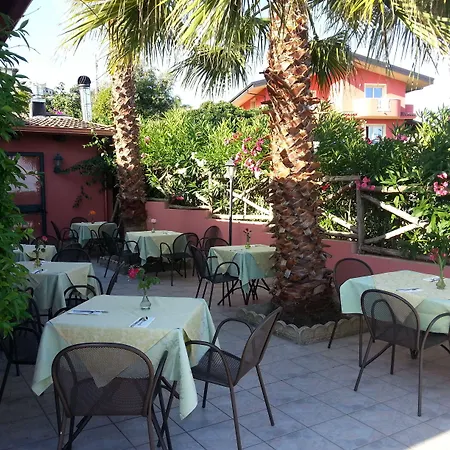 Borgo Di Santa Barbara 4* سانتا دومينيكا