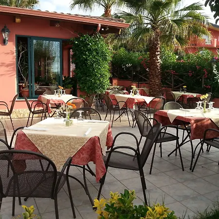 Borgo Di Santa Barbara سانتا دومينيكا