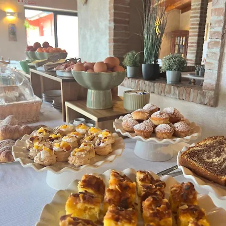 Borgo Di Santa Barbara فندق سانتا دومينيكا